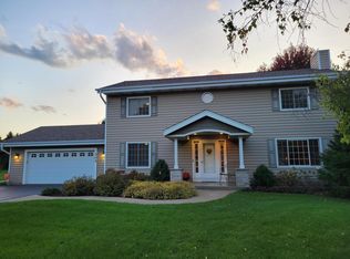 302 Lenz Ct, North Prairie, WI 53153