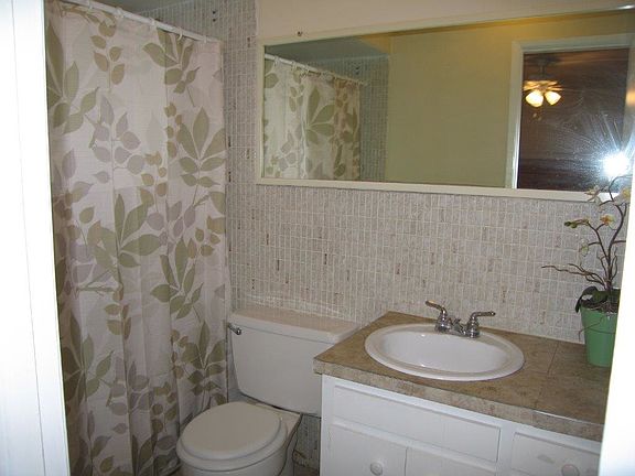 5th image of 412 SE 9th St APT 3