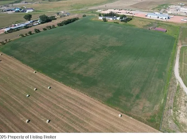 35th Ave E, Dickinson, ND 58601