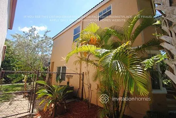 11784 NW 1st St — Photo 12