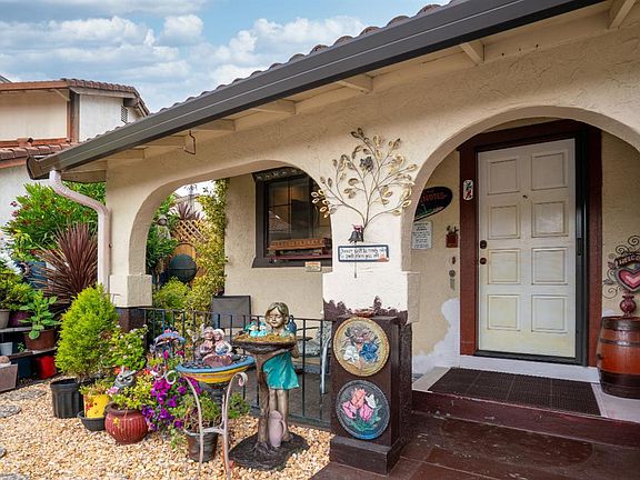2nd image of 919 Hacienda Circle