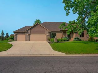 226 Oak Forest Dr, Bluffton, IN 46714