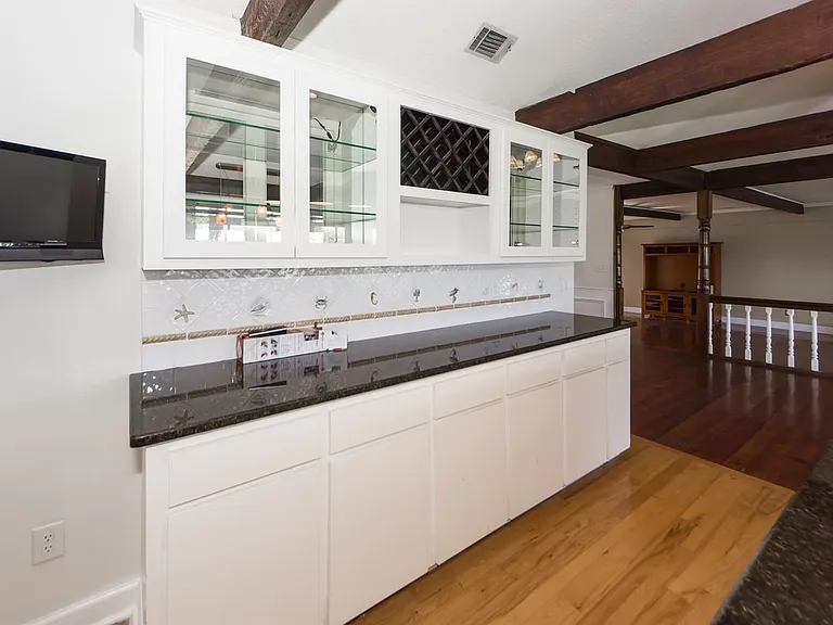 923 River Rd — Photo 6