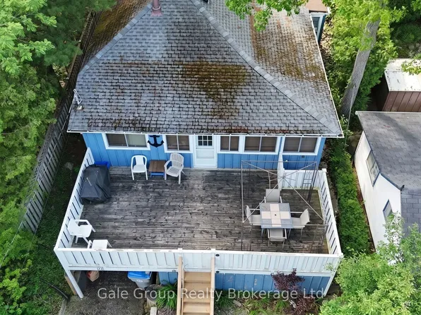 26 Woodward Ave, Lambton Shores, ON N0M 1T0