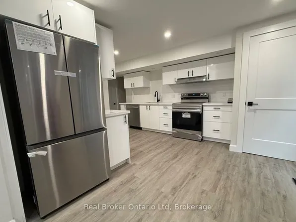 29 Hewitt Pl, Barrie, ON L4M 7B4