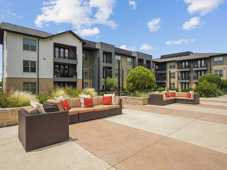 Courtyard with lounge seating