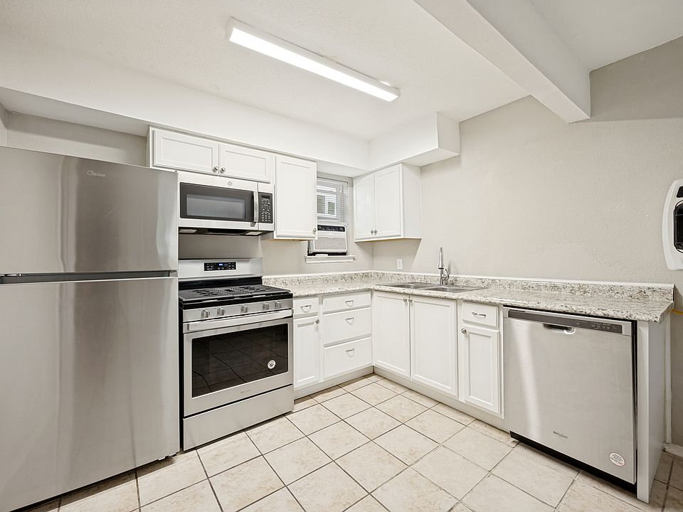 1st image of 1001 W Elm St #D6277bdfa