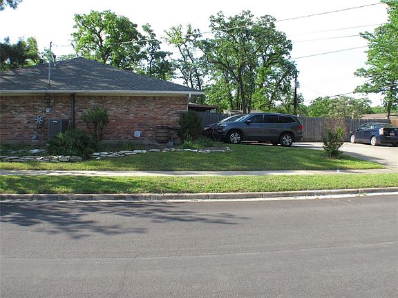 3rd image of 1614 Cresthaven Dr