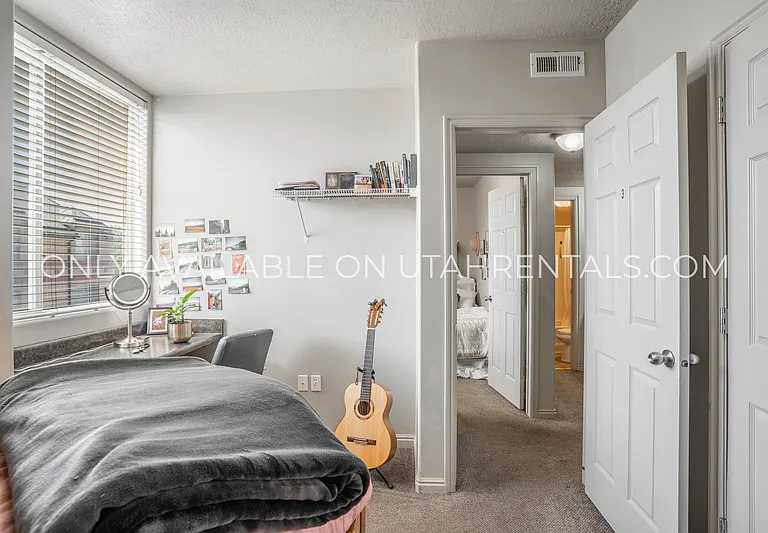 866 E 700 N #C3-1 — Photo 4