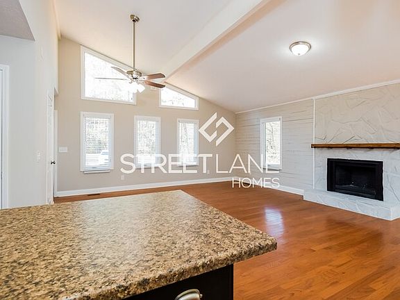 5th image of 2439 Lakeview Pkwy