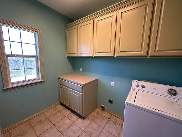3920 Park Hurst Dr — Photo 20