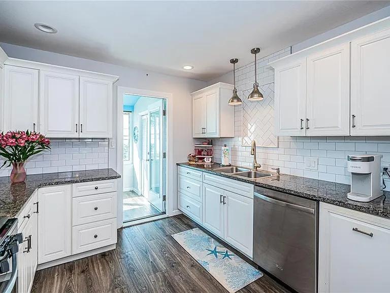 2 Causeway Blvd #208 — Photo 14