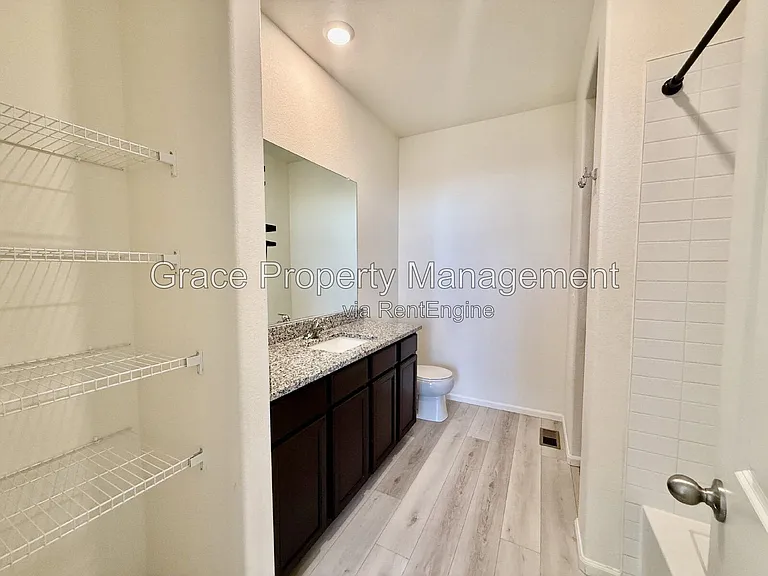 524 Jordan St — Photo 15