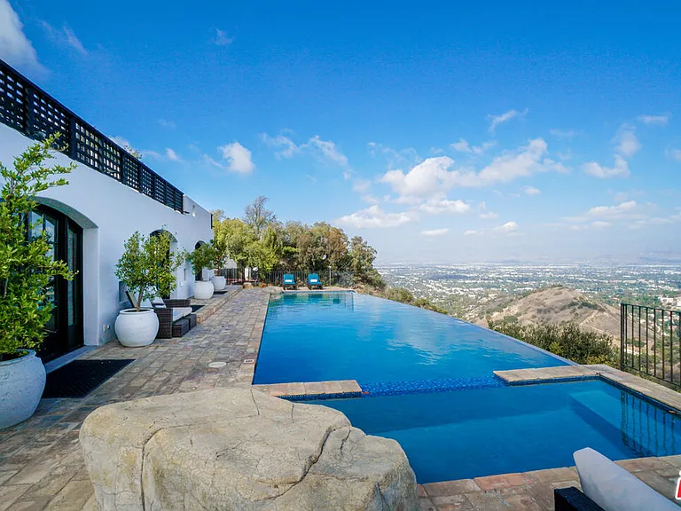 13211 Mulholland Dr — Photo 8