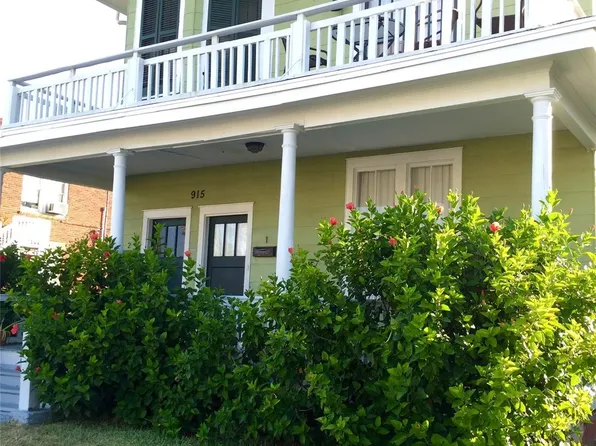 915 11th St, Galveston, TX 77550