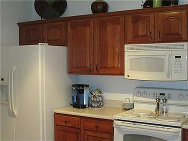 4th image of 215 Chanticleer Cir