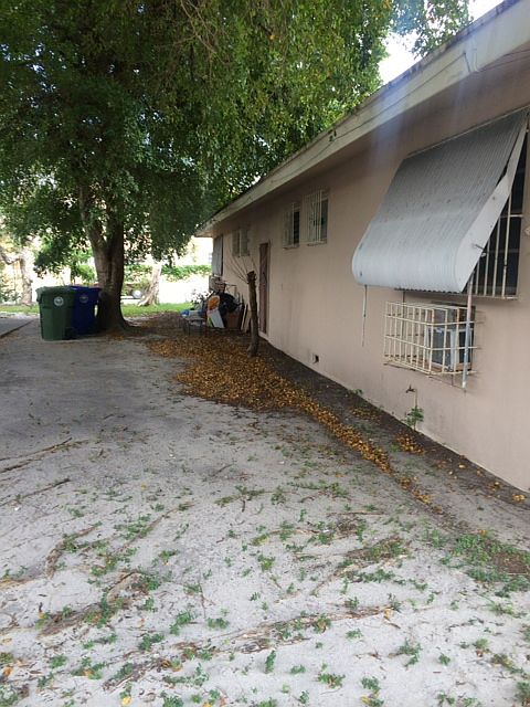 2nd image of 471 NW 37th St