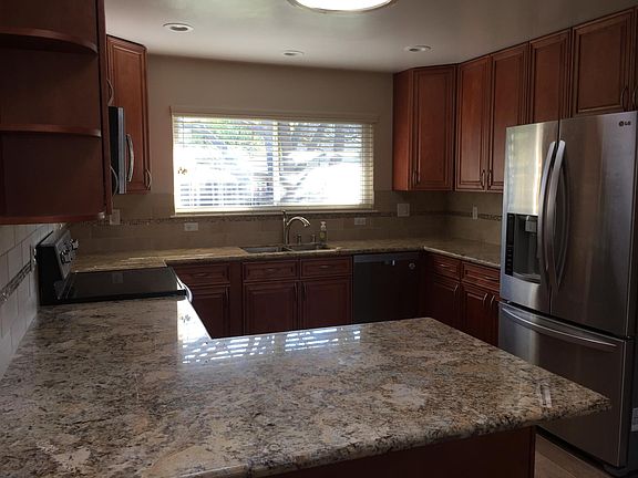 4th image of 586 La Conner Dr