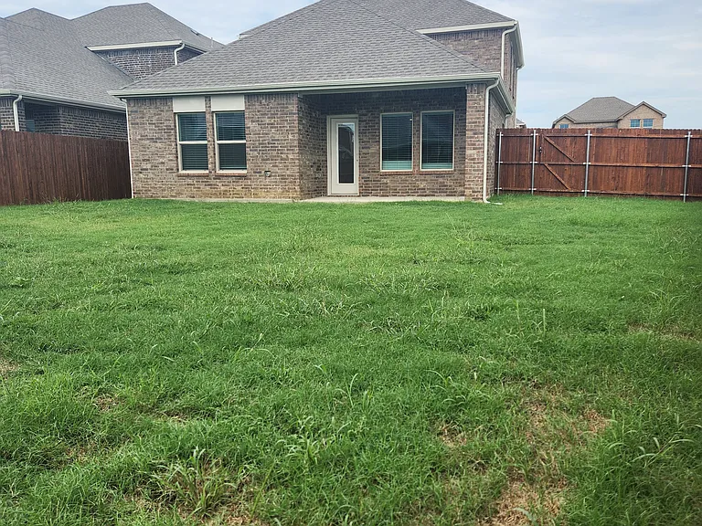 631 Minnie Ln — Photo 4