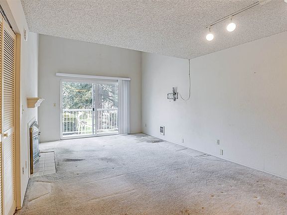 5th image of 810 Pike St NE APT E14