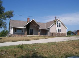 9425 NW Fairmount Rd, Amity, MO 64422