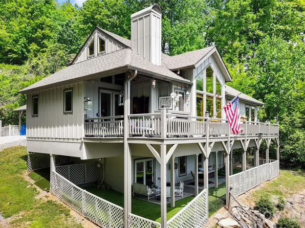 266 Hawks Crest Dr, Waynesville, NC 28786