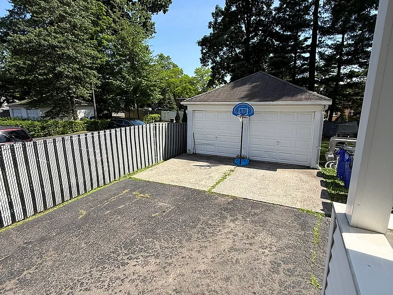 23 Gillette St — Photo 25