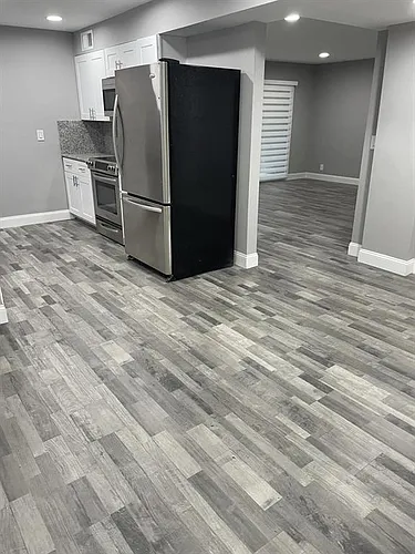 2700 Riverside Dr Photo 1