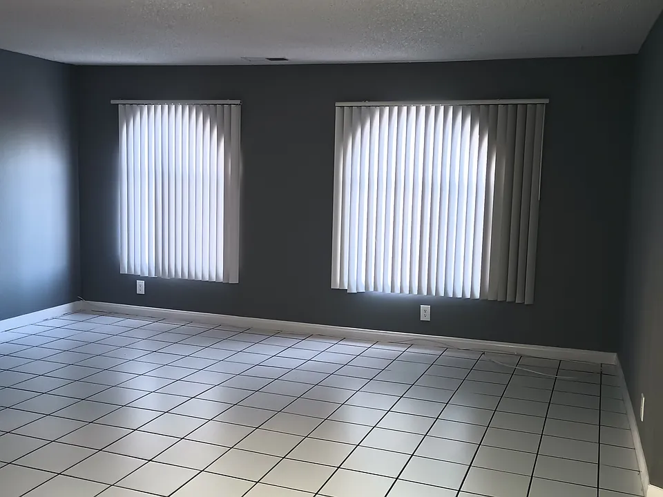 218 W Vermont Ave #10
