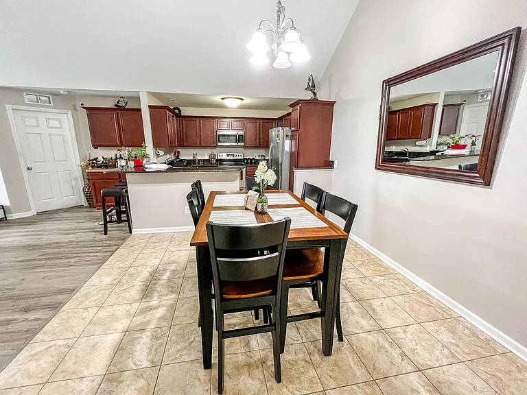 8413 Heywood Cir — Photo 5