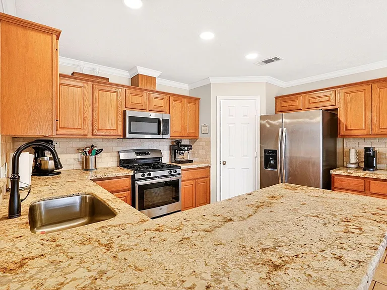 1308 Roanoke Ct — Photo 5