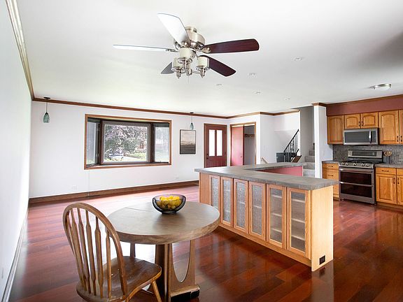5th image of 936 Estes St
