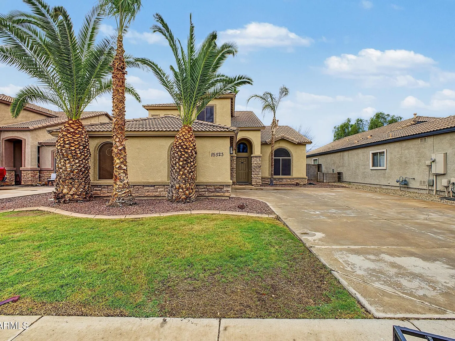 4 bed, 2.5 bath, 2203 sqft, $2,800 — Photo 2