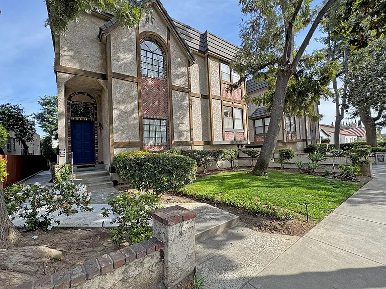 416 N Bushnell Ave #F — Photo 28