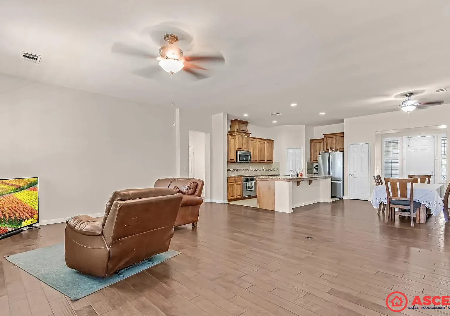 Stunning Northwest Bakersfield Home 5 Bed, 3 Bath, 2,475 Sq Ft — Photo 4