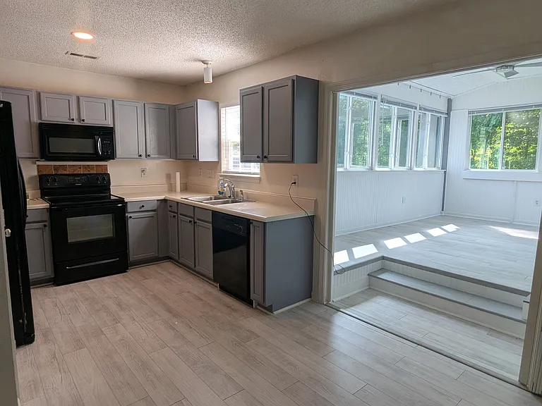 1701 Clooney Ln — Photo 6
