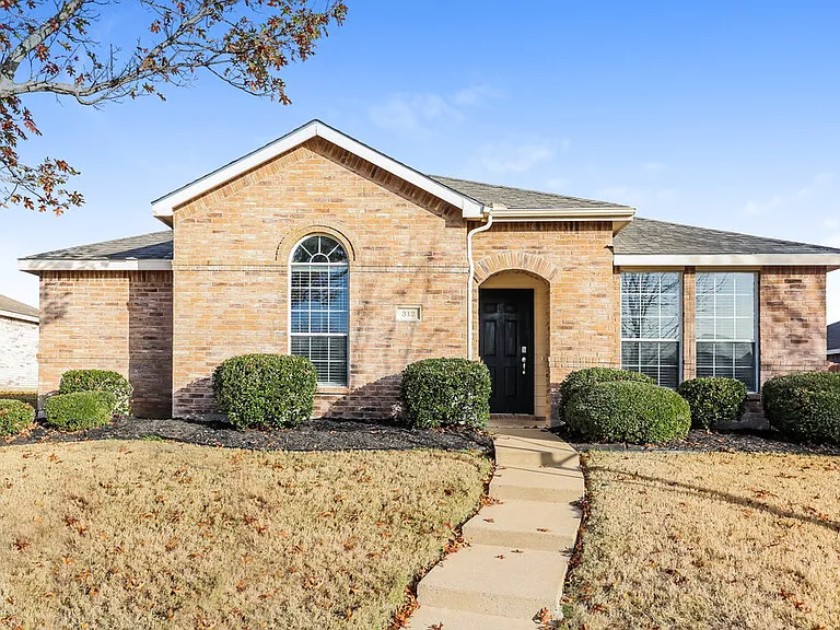 312 Singleton Dr — Photo 1