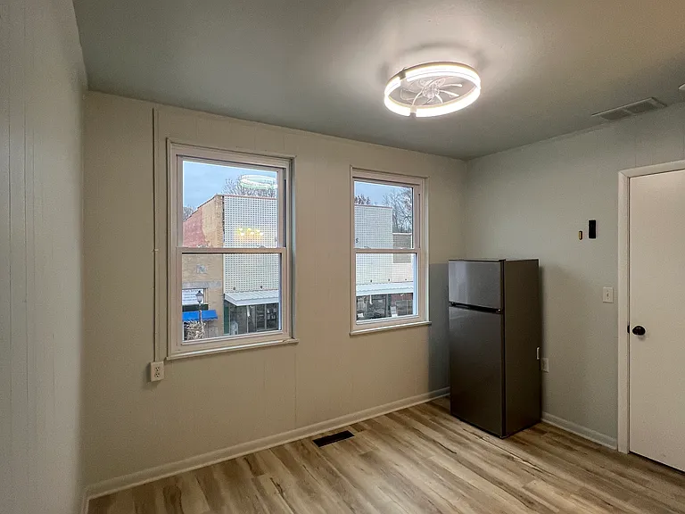 101 E Main St #7 — Photo 9