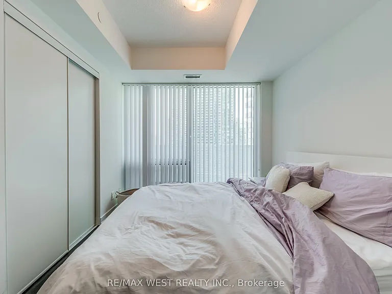 100 Harbour St #2004 — Photo 11