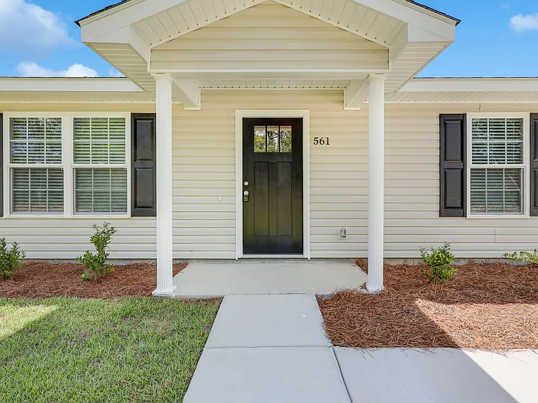 561 Church Cir — Photo 2