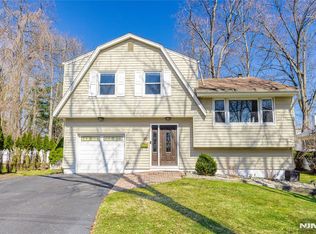 33 Sherwood Dr, Ramsey, NJ 07446