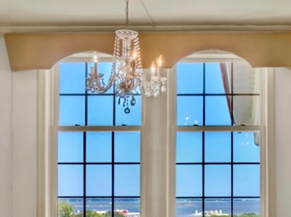 1 King St APT 704, Charleston, SC 29401