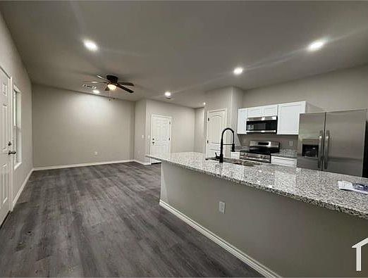 1st image of 7610 Windsor Oaks