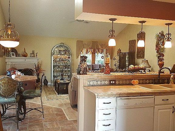 2nd image of 12086 Schonborn Pl