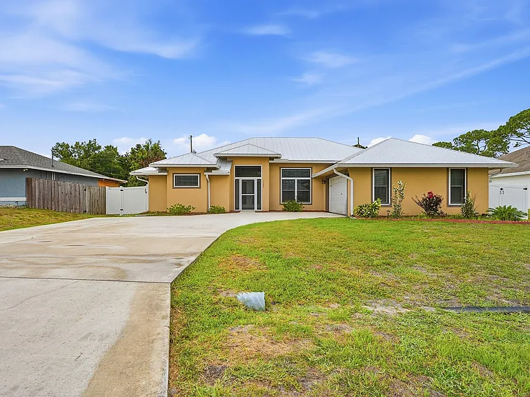 1280 SW Kalevala Dr — Photo 1