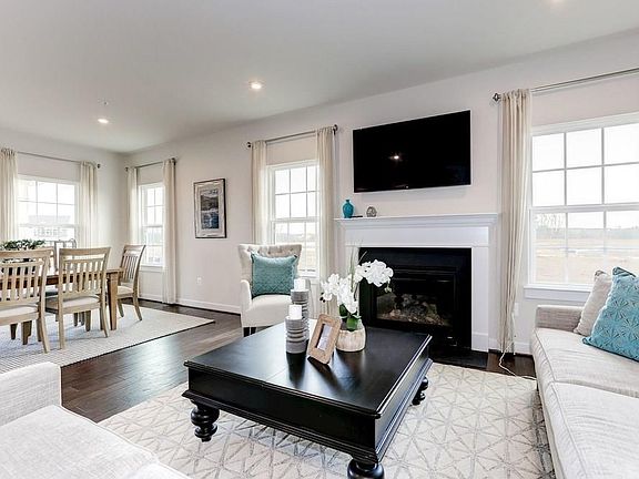 4th image of 25 Stoneledge Way
