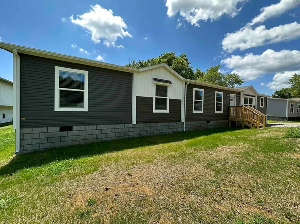 2513 Montana Ave, Hurricane, WV 25526
