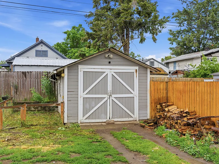 554 E Bridgeport Ave — Photo 8