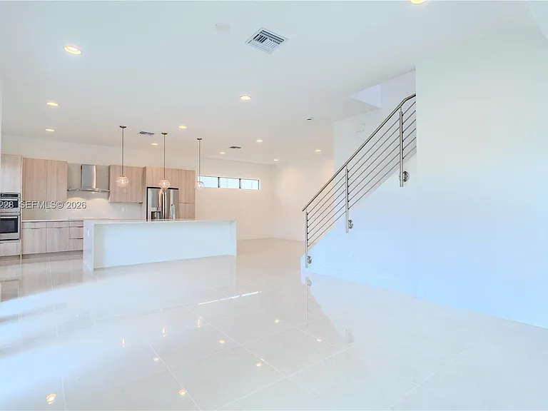 1427 SW 23rd St — Photo 11