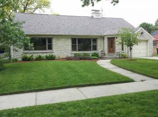 2363 Swan Blvd, Wauwatosa, WI 53226
